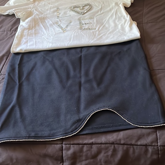 ❤️🖤🤍 2 Piece Set - Picture 3 of 3